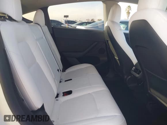 ✅ 2023 Tesla Model Y Long Range • VIN: 7SAYGDEE0PF631811 • Lot: 41400620. Wystawiony na IAAI z przebiegiem 81 358 mil. Bezpłatny archiwum sprzedaży aukcyjnych z USA i szczegółowy raport historii pojazdu na DreamBid. Zdjęcie 8.