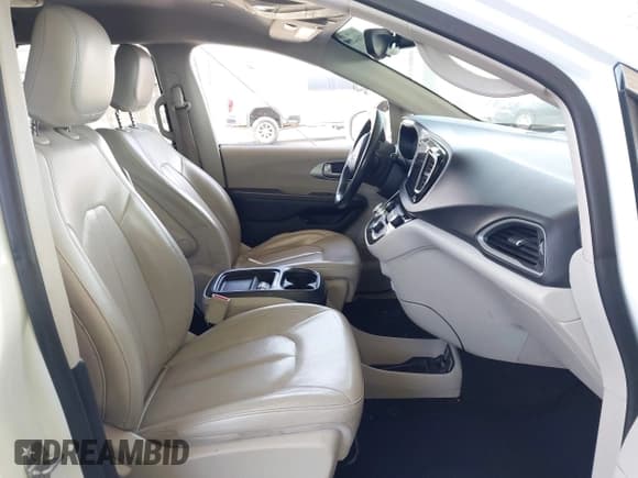 ✅ 2018 Chrysler Pacifica Hybrid Touring L • VIN: 2C4RC1L78JR172717 • Lot: 42444338. Listed on IAAI with 240,282 mi. Free auction sales archive from the USA and detailed vehicle history report at DreamBid. Image 5.