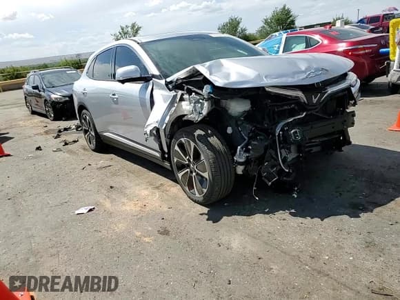 ✅ 2024 VinFast VF 8 Plus • VIN: RLLV1AFA2RH004905 • Lot: 67291635. Wystawiony na Copart z przebiegiem 826 mil. Bezpłatny archiwum sprzedaży aukcyjnych z USA i szczegółowy raport historii pojazdu na DreamBid. Zdjęcie 15.