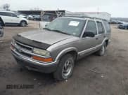 ✅ 2000 Chevrolet Blazer LT • VIN: 1GNDT13WXY2214421 • Lot: 41525220. Wystawiony na IAAI z przebiegiem Nie podano. Bezpłatny archiwum sprzedaży aukcyjnych z USA i szczegółowy raport historii pojazdu na DreamBid. Zdjęcie 2.