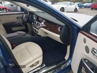 ✅ 2011 Rolls-Royce Ghost • VIN: SCA664S55BUX49548 • Lot: 41395054. Wystawiony na IAAI z przebiegiem 17 710 mil. Bezpłatny archiwum sprzedaży aukcyjnych z USA i szczegółowy raport historii pojazdu na DreamBid. Zdjęcie 5.