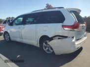 ✅ 2013 Toyota Sienna LE • VIN: 5TDKK3DC1DS283214 • Lot: 82195765. Wystawiony na Copart z przebiegiem 228 729 mil. Bezpłatny archiwum sprzedaży aukcyjnych z USA i szczegółowy raport historii pojazdu na DreamBid. Zdjęcie 2.