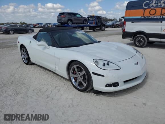 2009 Chevrolet Corvette с VIN 1G1YY36W995100373, выставлен на аукционе Copart как лот 77597944 с пробегом 71 261 миль миль и Списание • Salvage title. История ставок и продаж доступна на DreamBid. Изображение 4.