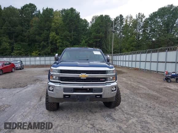 ✅ 2015 Chevrolet Silverado 2500HD LTZ • VIN: 1GC1KWE84FF545303 • Lot: 43327592. Wystawiony na IAAI z przebiegiem 148 742 mil. Bezpłatny archiwum sprzedaży aukcyjnych z USA i szczegółowy raport historii pojazdu na DreamBid. Zdjęcie 12.