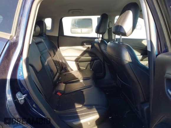 ✅ 2018 Jeep Compass Latitude • VIN: 3C4NJDBB7JT176587 • Lot: 43499713. Wystawiony na IAAI z przebiegiem 100 100 mil. Bezpłatny archiwum sprzedaży aukcyjnych z USA i szczegółowy raport historii pojazdu na DreamBid. Zdjęcie 8.