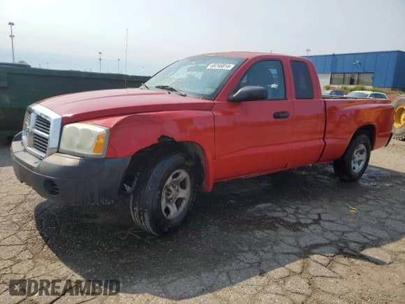 2005 Dodge Dakota ST z VIN 1D7HE22K85S241322, wystawiony jako Copart lot #69746814 z przebiegiem 133 737 mil mil oraz Czysty tytuł • Clean title. Historia ofert i sprzedaży dostępna na DreamBid. Obrazek 1.