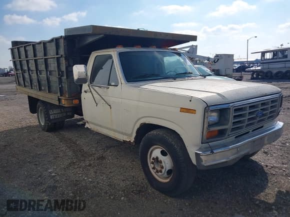 ✅ 1983 Ford F-350 • VIN: 1FDJF37G8DNA24140 • Лот: 43590786. Опубликован ранее на IAAI с пробегом 657 697 миль. Бесплатный доступ к архиву аукционных продаж из США и подробный отчёт об истории автомобиля на DreamBid. Изображение 1.