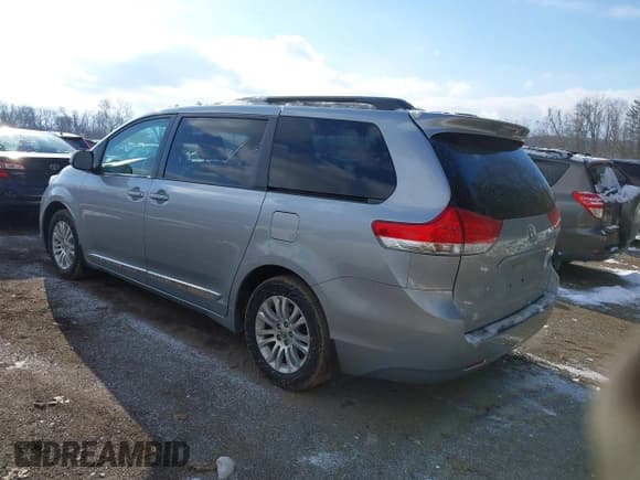 ✅ 2014 Toyota Sienna XLE • VIN: 5TDYK3DC5ES510156 • Lot: 43828821. Listed on IAAI with 233,799 mi. Free auction sales archive from the USA and detailed vehicle history report at DreamBid. Image 3.