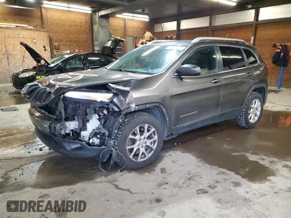 ✅ 2014 Jeep Cherokee Latitude • VIN: 1C4PJMCB2EW186144 • Lot: 57420915. Wystawiony na Copart z przebiegiem 138 592 mil. Bezpłatny archiwum sprzedaży aukcyjnych z USA i szczegółowy raport historii pojazdu na DreamBid. Zdjęcie 1.