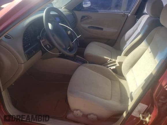 ✅ 2000 Daewoo Nubira CDX • VIN: KLAJB82Z7YK546648 • Lot: 43050445. Wystawiony na Copart z przebiegiem 77 874 mil. Bezpłatny archiwum sprzedaży aukcyjnych z USA i szczegółowy raport historii pojazdu na DreamBid. Zdjęcie 7.