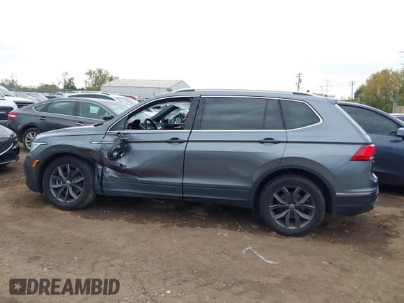 ✅ 2022 Volkswagen Tiguan SE • VIN: 3VV3B7AX2NM174153 • Lot: 43446055. Wystawiony na IAAI z przebiegiem 23 444 mil. Bezpłatny archiwum sprzedaży aukcyjnych z USA i szczegółowy raport historii pojazdu na DreamBid. Zdjęcie 14.