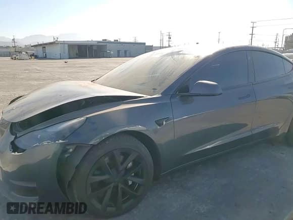 ✅ 2022 Tesla Model 3 Long Range • VIN: 5YJ3E1EB3NF167234 • Lot: 66498275. Wystawiony na Copart z przebiegiem 87 481 mil. Bezpłatny archiwum sprzedaży aukcyjnych z USA i szczegółowy raport historii pojazdu na DreamBid. Zdjęcie 13.