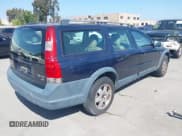 ✅ 2003 Volvo V70 XC70 • VIN: YV1SZ59H231101084 • Lot: 42228479. Wystawiony na IAAI z przebiegiem 136 188 mil. Bezpłatny archiwum sprzedaży aukcyjnych z USA i szczegółowy raport historii pojazdu na DreamBid. Zdjęcie 4.