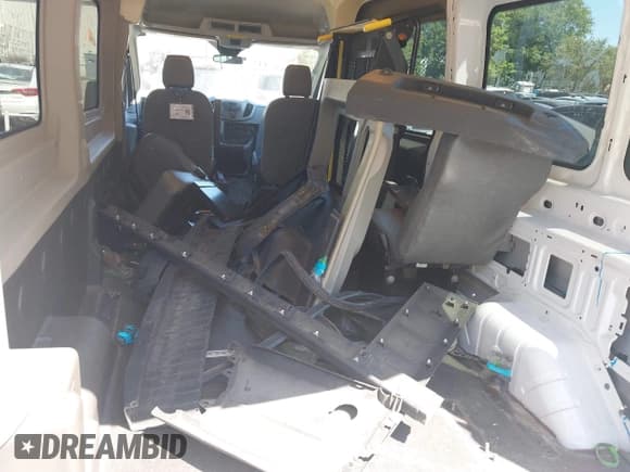 ✅ 2017 Ford Transit • VIN: 1FTYE2CM5HKA19500 • Lot: 42872103. Wystawiony na IAAI z przebiegiem 194 329 mil. Bezpłatny archiwum sprzedaży aukcyjnych z USA i szczegółowy raport historii pojazdu na DreamBid. Zdjęcie 12.