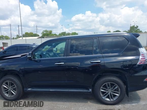 ✅ 2020 Lexus GX 460 Premium • VIN: JTJAM7BX8L5266401 • Lot: 42925610. Wystawiony na IAAI z przebiegiem 75 224 mil. Bezpłatny archiwum sprzedaży aukcyjnych z USA i szczegółowy raport historii pojazdu na DreamBid. Zdjęcie 15.