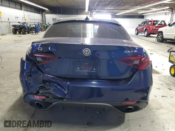 ✅ 2017 Alfa Romeo Giulia Ti • VIN: ZARFAEEN2H7549748 • Lot: 86225595. Listed on Copart with Not provided. Free auction sales archive from the USA and detailed vehicle history report at DreamBid. Image 6.