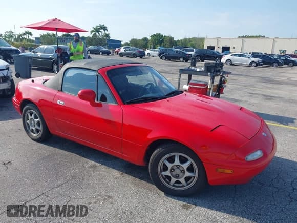 ✅ 1996 Mazda MX-5 Miata • VIN: JM1NA3531T0700475 • Lot: 42331242. Wystawiony na IAAI z przebiegiem 109 170 mil. Bezpłatny archiwum sprzedaży aukcyjnych z USA i szczegółowy raport historii pojazdu na DreamBid. Zdjęcie 1.