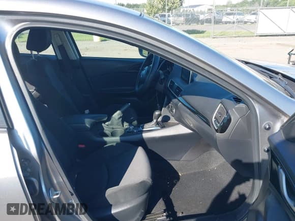 ✅ 2015 Mazda 3 i Sport • VIN: 3MZBM1U72FM160989 • Лот: 43081321. Опубликован ранее на IAAI с пробегом 215 060 миль. Бесплатный доступ к архиву аукционных продаж из США и подробный отчёт об истории автомобиля на DreamBid. Изображение 5.