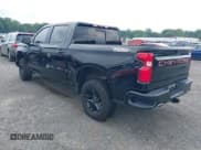 ✅ 2020 Chevrolet Silverado 1500 LT Trail Boss • VIN: 1GCPYFED6LZ181417 • Lot: 42989002. Wystawiony na IAAI z przebiegiem 104 694 mil. Bezpłatny archiwum sprzedaży aukcyjnych z USA i szczegółowy raport historii pojazdu na DreamBid. Zdjęcie 3.