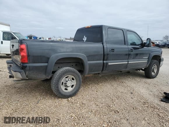 ✅ 2006 Chevrolet Silverado 2500HD Work Truck • VIN: 1GCHC23U26F260443 • Lot: 45723185. Wystawiony na Copart z przebiegiem 222 127 mil. Bezpłatny archiwum sprzedaży aukcyjnych z USA i szczegółowy raport historii pojazdu na DreamBid. Zdjęcie 3.