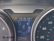 ✅ 2013 Hyundai Veloster w/Black Int • VIN: KMHTC6AD8DU134970 • Lot: 41269412. Wystawiony na IAAI z przebiegiem 131 910 mil. Bezpłatny archiwum sprzedaży aukcyjnych z USA i szczegółowy raport historii pojazdu na DreamBid. Zdjęcie 7.