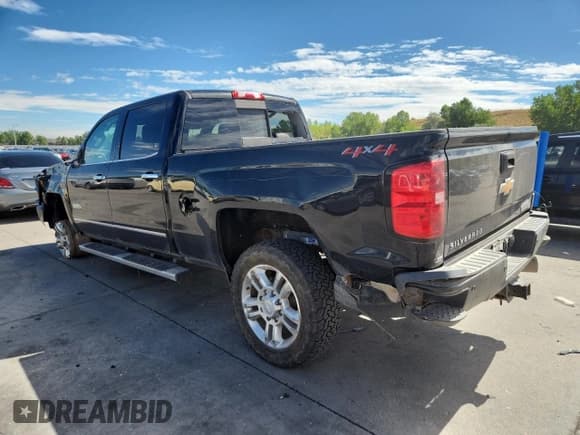✅ 2019 Chevrolet Silverado 2500HD High Country • VIN: 1GC1KUEY5KF117111 • Lot: 70201175. Listed on Copart with 133,769 mi. Free auction sales archive from the USA and detailed vehicle history report at DreamBid. Image 2.