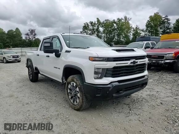 ✅ 2024 Chevrolet Silverado 2500HD Custom • VIN: 2GC1YME74R1253124 • Lot: 82267085. Listed on Copart with 9,765 mi. Free auction sales archive from the USA and detailed vehicle history report at DreamBid. Image 13.