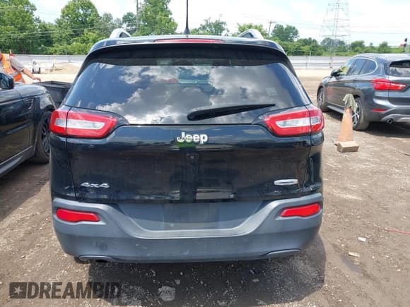 ✅ 2017 Jeep Cherokee Latitude • VIN: 1C4PJMCB4HW575209 • Lot: 42652188. Wystawiony na IAAI z przebiegiem 109 115 mil. Bezpłatny archiwum sprzedaży aukcyjnych z USA i szczegółowy raport historii pojazdu na DreamBid. Zdjęcie 17.