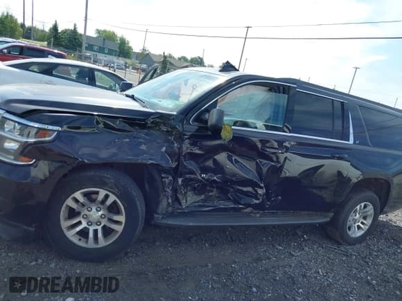 ✅ 2015 Chevrolet Suburban LT • VIN: 1GNSKJKC5FR688637 • Lot: 43232837. Listed on IAAI with 267,129 mi. Free auction sales archive from the USA and detailed vehicle history report at DreamBid. Image 6.