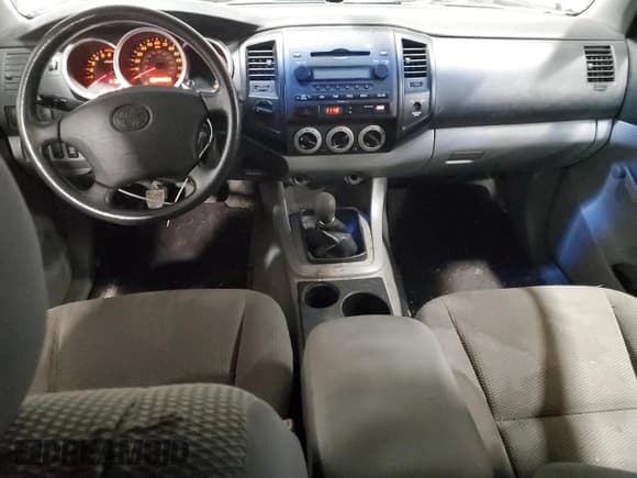 ✅ 2007 Toyota Tacoma • VIN: 5TEUX42N07Z337016 • Lot: 91745115. Wystawiony na Copart z przebiegiem 200 619 mil. Bezpłatny archiwum sprzedaży aukcyjnych z USA i szczegółowy raport historii pojazdu na DreamBid. Zdjęcie 8.