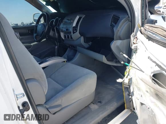 ✅ 2011 Toyota Tacoma • VIN: 5TFTX4CN2BX002852 • Lot: 41984771. Listed on IAAI with 176,448 mi. Free auction sales archive from the USA and detailed vehicle history report at DreamBid. Image 5.