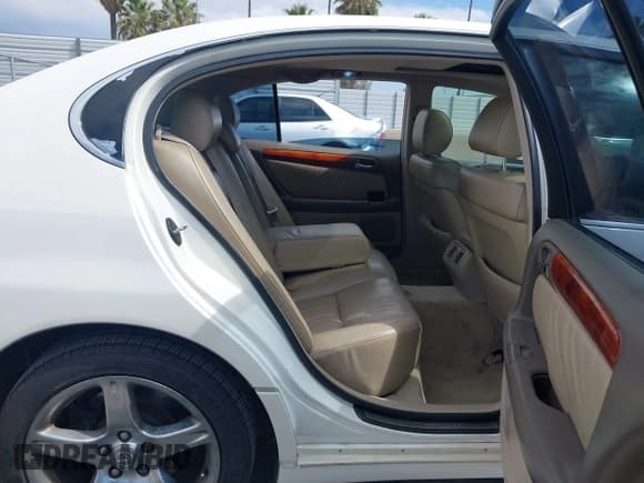 ✅ 1998 Lexus GS 400 • VIN: JT8BH68X7W0012160 • Lot: 43317080. Wystawiony na IAAI z przebiegiem 259 211 mil. Bezpłatny archiwum sprzedaży aukcyjnych z USA i szczegółowy raport historii pojazdu na DreamBid. Zdjęcie 8.