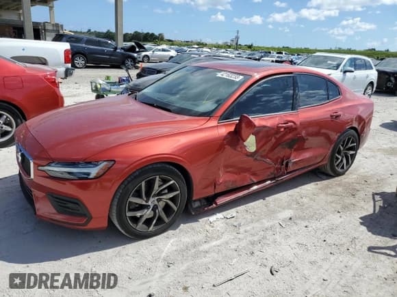 ✅ 2019 Volvo S60 Momentum • VIN: 7JRA22TK0KG001474 • Lot: 42163233. Wystawiony na Copart z przebiegiem 33 923 mil. Bezpłatny archiwum sprzedaży aukcyjnych z USA i szczegółowy raport historii pojazdu na DreamBid. Zdjęcie 1.