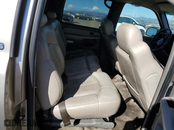 ✅ 2001 Chevrolet Suburban LS • VIN: 3GNEC16T91G205180 • Лот: 76508844. Опубликован ранее на Copart с пробегом Не указан. Бесплатный доступ к архиву аукционных продаж из США и подробный отчёт об истории автомобиля на DreamBid. Изображение 11.