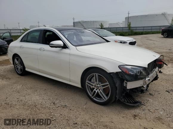 ✅ 2018 Mercedes-Benz E 400 • VIN: WDDZF6GB8JA381484 • Lot: 59561525. Listed on Copart with 69,367 mi. Free auction sales archive from the USA and detailed vehicle history report at DreamBid. Image 4.