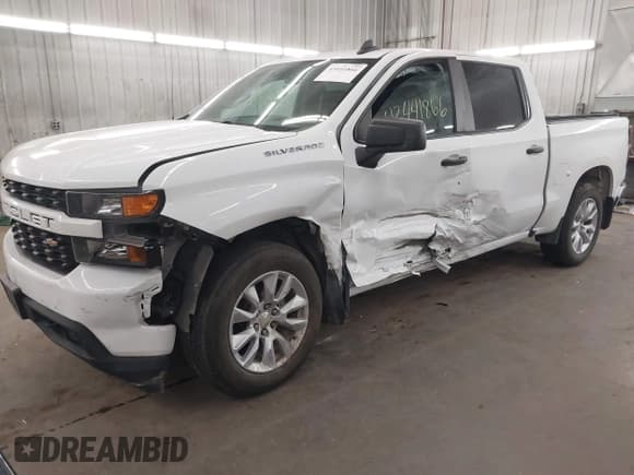 ✅ 2021 Chevrolet Silverado 1500 Custom • VIN: 3GCPYBEK4MG313843 • Лот: 43441866. Опубликован ранее на IAAI с пробегом 140 600 миль. Бесплатный доступ к архиву аукционных продаж из США и подробный отчёт об истории автомобиля на DreamBid. Изображение 2.