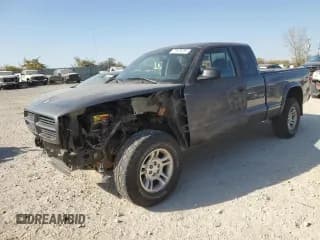 ✅ 2003 Dodge Dakota • VIN: 1D7HG12XX3S110986 • Lot: 77675734. Wystawiony na Copart z przebiegiem 108 529 mil. Bezpłatny archiwum sprzedaży aukcyjnych z USA i szczegółowy raport historii pojazdu na DreamBid. Zdjęcie 1.
