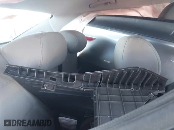 ✅ 2017 Hyundai Elantra SE • VIN: 5NPD84LF3HH040881 • Lot: 43450542. Listed on IAAI with 206,593 mi. Free auction sales archive from the USA and detailed vehicle history report at DreamBid. Image 8.