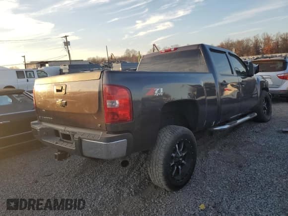 ✅ 2010 Chevrolet Silverado 2500HD LT • VIN: 1GC4KXBG3AF129508 • Лот: 81125504. Опубликован ранее на Copart с пробегом Не указан. Бесплатный доступ к архиву аукционных продаж из США и подробный отчёт об истории автомобиля на DreamBid. Изображение 3.