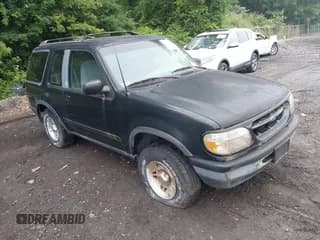 ✅ 1997 Ford Explorer • VIN: 1FMCU24E0VUB70857 • Lot: 42522220. Wystawiony na IAAI z przebiegiem 196 626 mil. Bezpłatny archiwum sprzedaży aukcyjnych z USA i szczegółowy raport historii pojazdu na DreamBid. Zdjęcie 1.