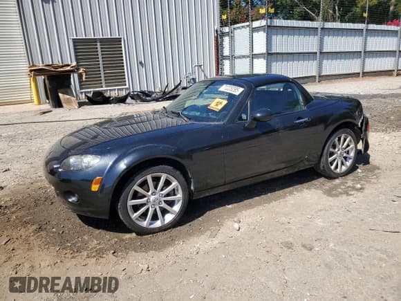 ✅ 2008 Mazda MX-5 Miata Grand Touring • VIN: JM1NC26F280146772 • Lot: 71225295. Wystawiony na Copart z przebiegiem Nie podano. Bezpłatny archiwum sprzedaży aukcyjnych z USA i szczegółowy raport historii pojazdu na DreamBid. Zdjęcie 1.