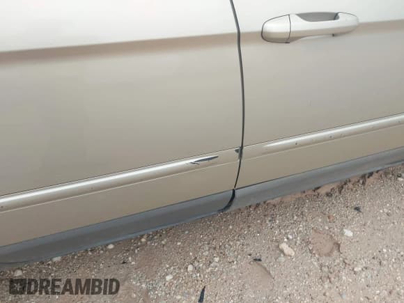 ✅ 2005 Chrysler Pacifica Touring • VIN: 2C4GF68475R658287 • Lot: 42440152. Listed on IAAI with 224,347 mi. Free auction sales archive from the USA and detailed vehicle history report at DreamBid. Image 16.