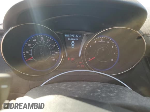 ✅ 2013 Hyundai Genesis Coupe R-Spec • VIN: KMHHT6KD9DU083533 • Lot: 45384435. Wystawiony na Copart z przebiegiem 193 132 mil. Bezpłatny archiwum sprzedaży aukcyjnych z USA i szczegółowy raport historii pojazdu na DreamBid. Zdjęcie 9.