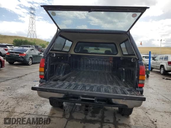 ✅ 2004 GMC Sierra 2500 SLE • VIN: 1GTGK23U34F183447 • Lot: 67697764. Wystawiony na Copart z przebiegiem 85 417 mil. Bezpłatny archiwum sprzedaży aukcyjnych z USA i szczegółowy raport historii pojazdu na DreamBid. Zdjęcie 6.