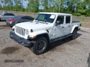 ✅ 2021 Jeep Gladiator Overland • VIN: 1C6HJTFG3ML584038 • Лот: 42634959. Опубликован ранее на IAAI с пробегом 21 843 миль. Бесплатный доступ к архиву аукционных продаж из США и подробный отчёт об истории автомобиля на DreamBid. Изображение 2.