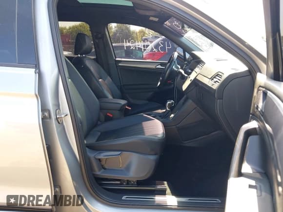 ✅ 2022 Volkswagen Tiguan SE R-Line Black • VIN: 3VV8B7AX0NM002130 • Лот: 43201424. Опубликован ранее на IAAI с пробегом 27 739 миль. Бесплатный доступ к архиву аукционных продаж из США и подробный отчёт об истории автомобиля на DreamBid. Изображение 5.