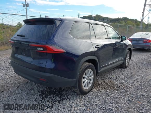 ✅ 2025 Toyota Highlander Platinum • VIN: 5TDAAAB58SS090322 • Лот: 43469081. Опубликован ранее на IAAI с пробегом 8 141 миль. Бесплатный доступ к архиву аукционных продаж из США и подробный отчёт об истории автомобиля на DreamBid. Изображение 4.