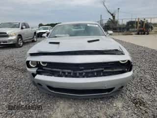 2019 Dodge Challenger SXT z VIN 2C3CDZGGXKH683577, wystawiony jako Copart lot #72094045 z przebiegiem 70 780 mil mil oraz Szkoda całkowita • Salvage title. Historia ofert i sprzedaży dostępna na DreamBid. Obrazek 5.