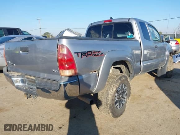 ✅ 2015 Toyota Tacoma • VIN: 5TFUU4EN6FX125019 • Лот: 41335084. Опубликован ранее на IAAI с пробегом 211 855 миль. Бесплатный доступ к архиву аукционных продаж из США и подробный отчёт об истории автомобиля на DreamBid. Изображение 4.