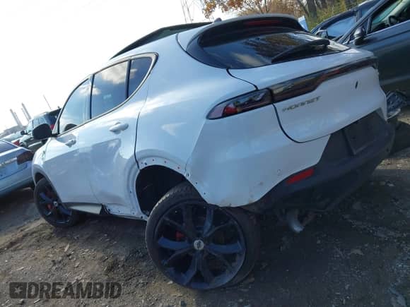 2024 Dodge Hornet GT z VIN ZACNDFAN5R3A39284, wystawiony jako IAAI lot #40743387 z przebiegiem 5 000 mil mil oraz . Historia ofert i sprzedaży dostępna na DreamBid. Obrazek 3.